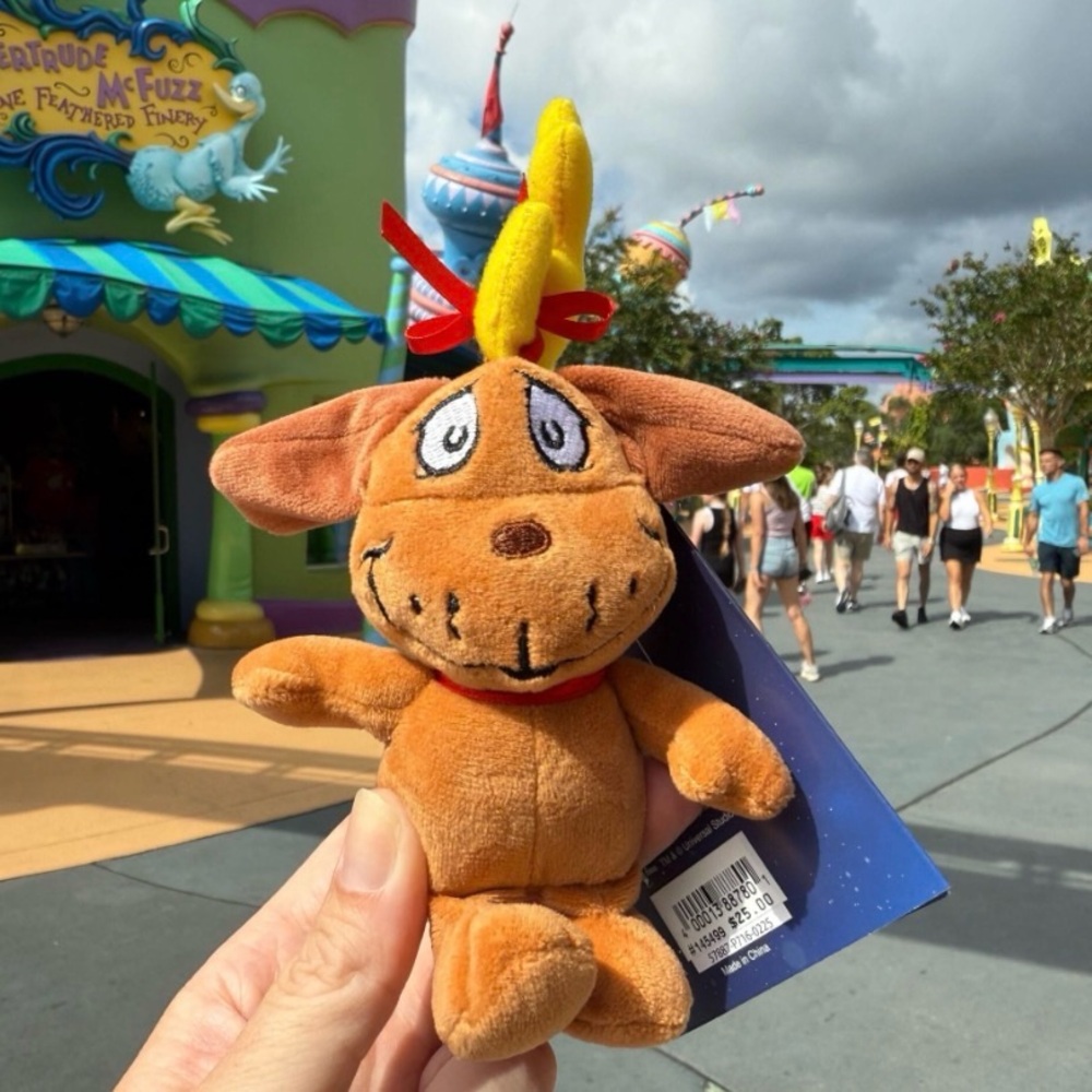 NWT Max Shoulder Plush From Universal Studios